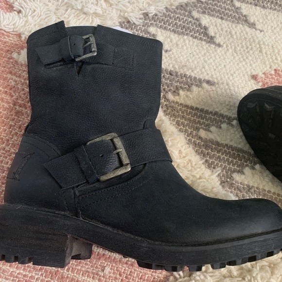 Steve Madden Black Ankle Boots - Picture 1 of 5